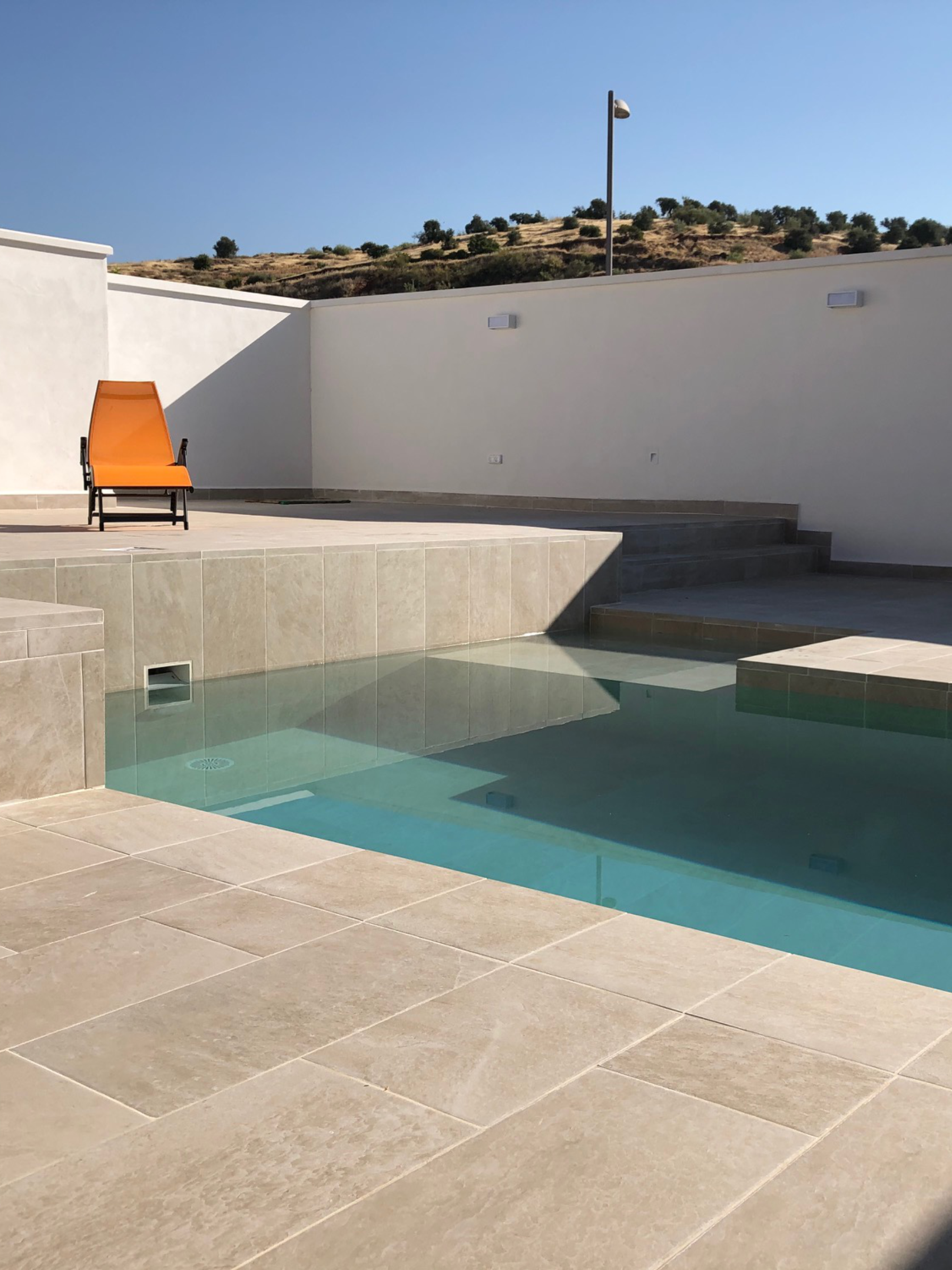 Ampliación de espacios exteriores y piscina. Granada 2018